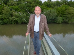Vor 50 Jahren hat er als Praktikant an den Plänen der Rohrbrücke mitgearbeitet: Fraktionsvorsitzender Gerhard Waldbauer